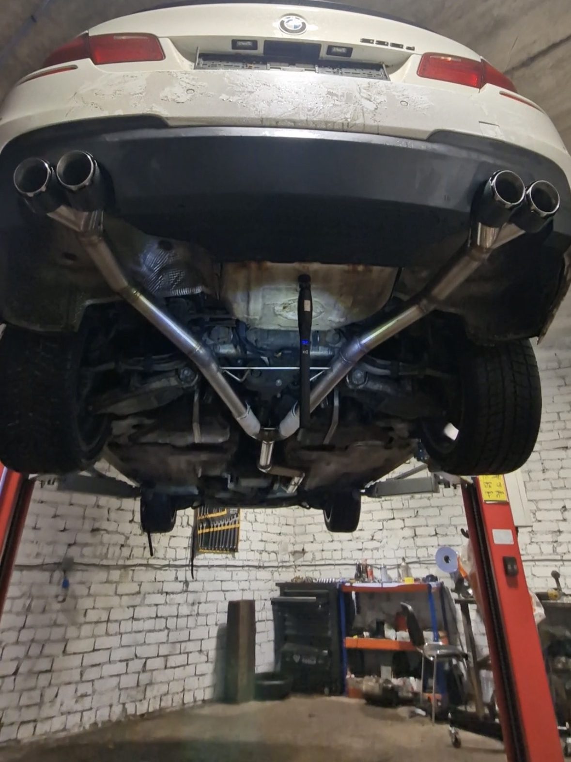 BMW nerūsējošā tērauda izplūdes sistēma pēc pasūtījuma